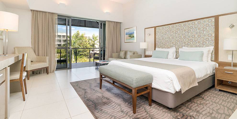 Resort room with king size bed | Hotel & Resort | Darwin, Australia