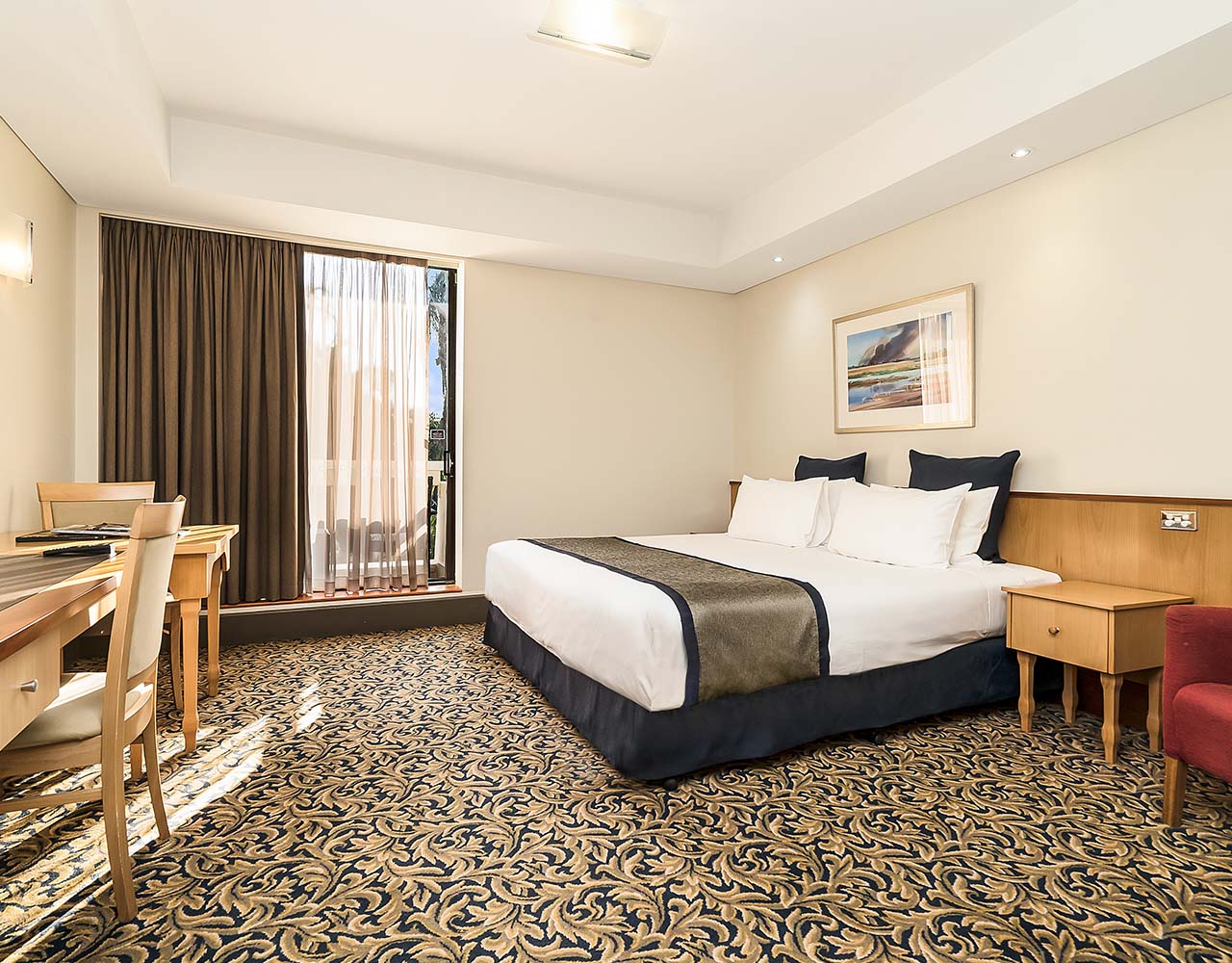 Deluxe hotel room with one king bed | Mindil Beach Casino & Resort
