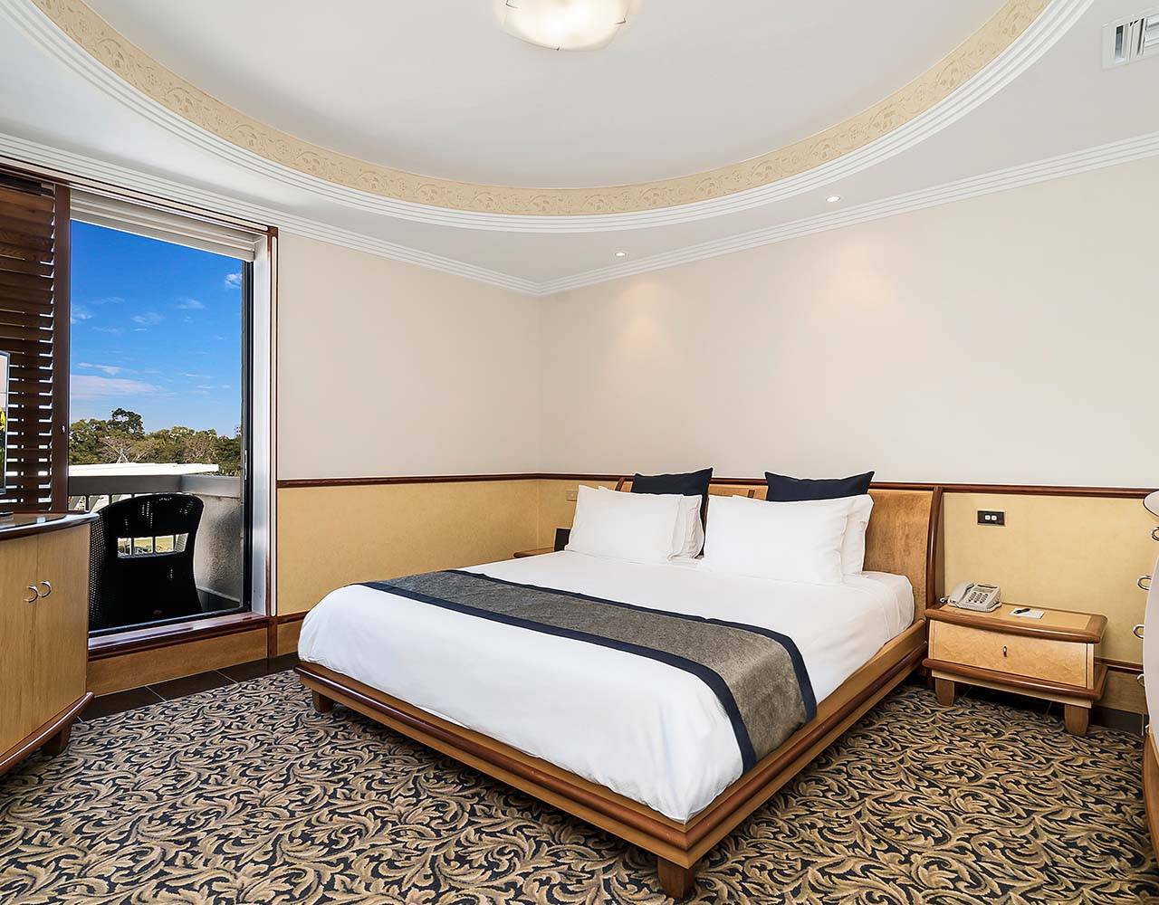 Hotel Grand Suite with one king bed | Oceanview rooms | Darwin, Australia