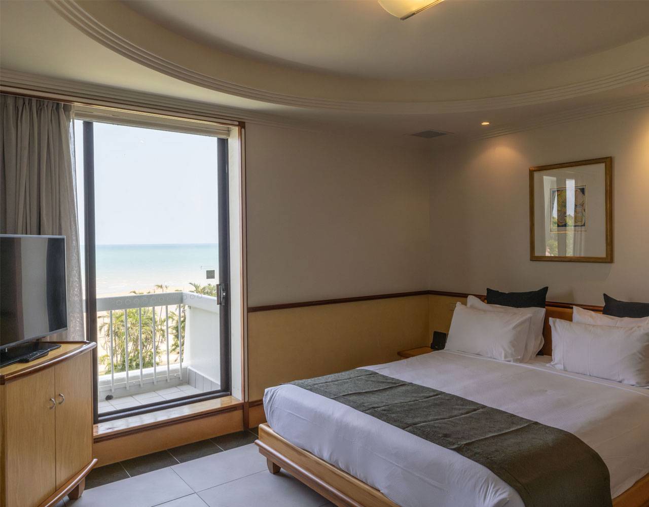 One Bedroom Suite with one king bed | Oceanview rooms | Darwin, Australia