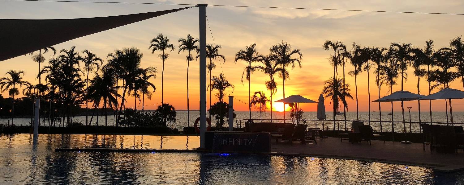 Infinity Pool at Sunset | Mindil Beach Casino Resort